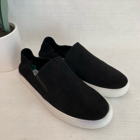 NWOT Steve Madden Fayna Black Suede Fabric Upper Slip On Sneakers Women’s - Picture 3 of 12